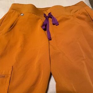 Burnt orange fig scrub set